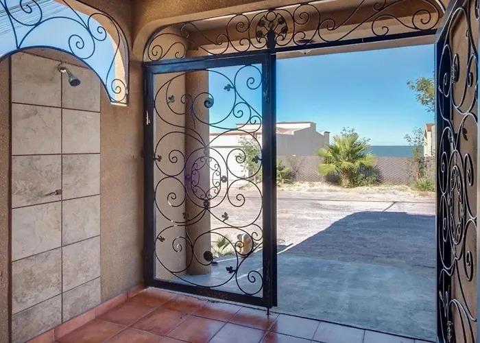 1 Min Walk To Beach - Sleeps 14 - Ac - Wifi - Near Malecon