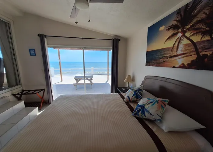 6 &14 Equipped Beach House Seaside Hotel